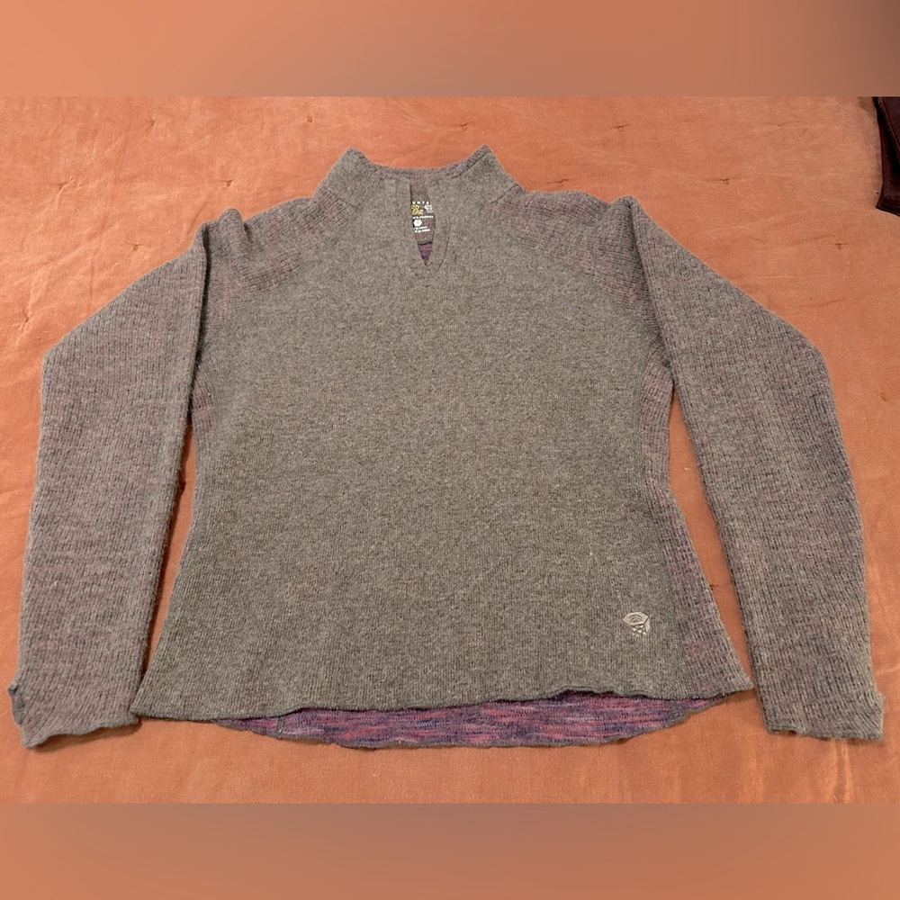 Mountain Hardwear Women’s mock neck, v-neck, wool blend sweater, Size Smalll